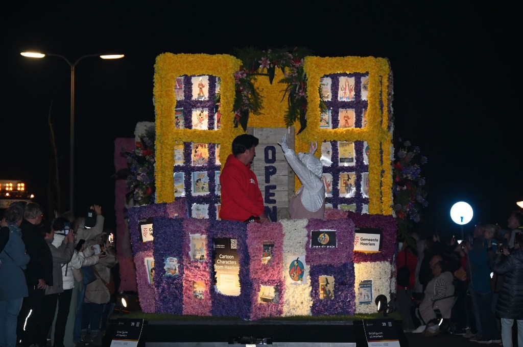 ../Images/Verlicht bloemencorso 2025 122.jpg